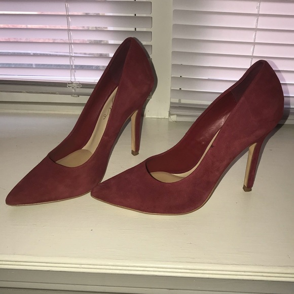Fergie Alexi Pointed Toe Suede Red Heels - Picture 3 of 6